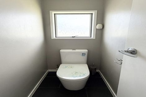 Photo of property in 9 Woodman Place, West Harbour, Auckland, 0618