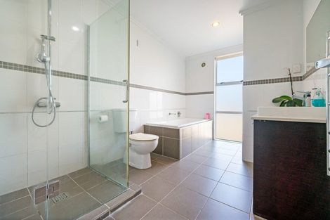 Photo of property in 4 Ilam Lane, Fairview Heights, Auckland, 0632