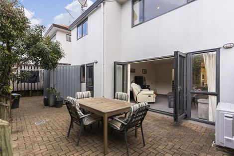 Photo of property in 3/102 Greenhithe Road, Greenhithe, Auckland, 0632