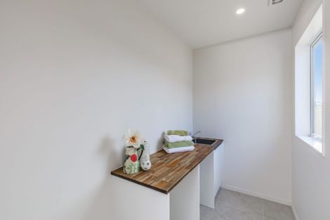 Photo of property in 11 Ropere Street, Kumeu, 0810