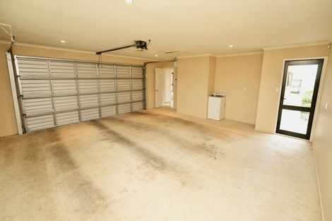 Photo of property in 24 Johnstone Drive, Fitzherbert, Palmerston North, 4410