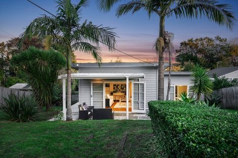 Photo of property in 14 Atkinson Road, Titirangi, Auckland, 0604