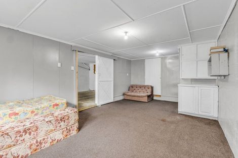 Photo of property in 50 Seaview Road, Marfell, New Plymouth, 4310