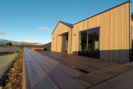 Photo of property in 15 Mount Creighton Crescent, Wanaka, 9305