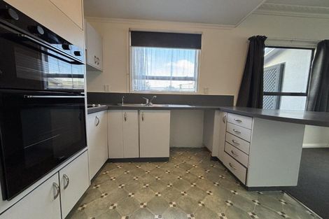Photo of property in 28 Breakwater Road, Moturoa, New Plymouth, 4310