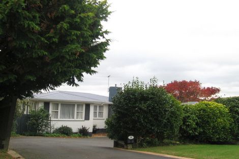 Photo of property in 28 Larsen Crescent, Tawa, Wellington, 5028