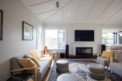 Photo of property in 32 Wallis Street, Raglan, 3225