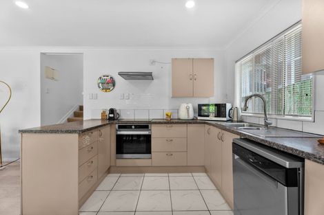 Photo of property in 2/1a Hamilton Place, Glenfield, Auckland, 0629