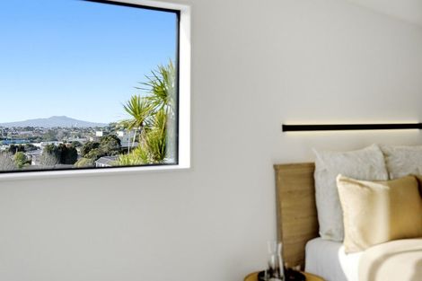 Photo of property in 10 Tusac Place, Totara Vale, Auckland, 0627