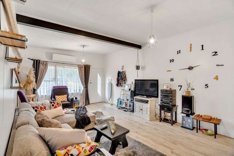 Photo of property in 243 Kenilworth Road, Mayfair, Hastings, 4122