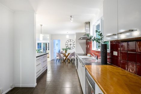 Photo of property in 8 Thuja Street, Green Bay, Auckland, 0604