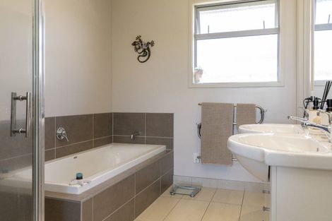 Photo of property in 129 Victory Drive, Wharewaka, Taupo, 3330