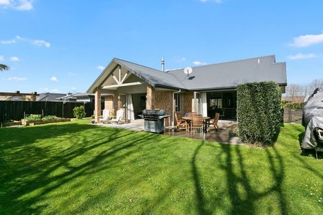 Photo of property in 8 Twin Willow Close, Cambridge, 3434