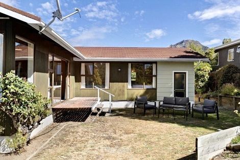 Photo of property in 16 Argyle Place, Arrowtown, 9302