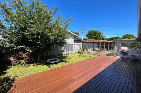 Photo of property in 2/23 Sunnyfield Crescent, Glenfield, Auckland, 0629