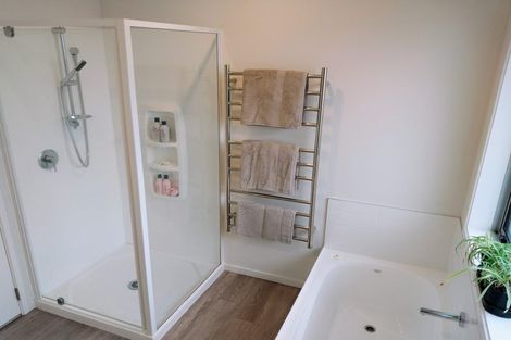 Photo of property in 92 Sunstone Crescent, Timberlea, Upper Hutt, 5018