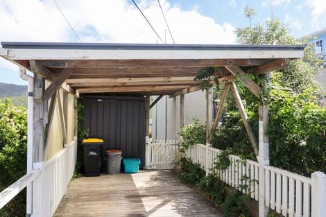 Photo of property in 140 The Ridgeway, Mornington, Wellington, 6021