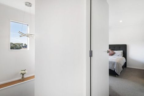 Photo of property in 1/18 Altair Place, Windsor Park, Auckland, 0632