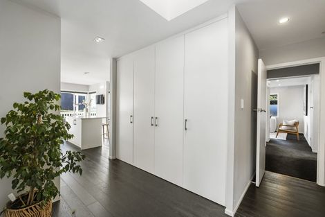 Photo of property in 2/81 Sylvan Avenue, Northcote, Auckland, 0627