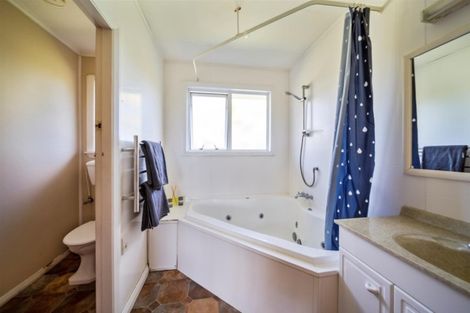 Photo of property in 323 Hunter Road, Eltham, Hawera, 4673