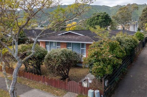 Photo of property in 30a Rewarewa Crescent, Waikanae, 5036