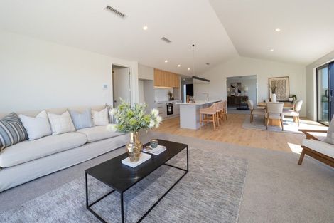 Photo of property in 14 Village Green Drive, Huntingdon, 7774