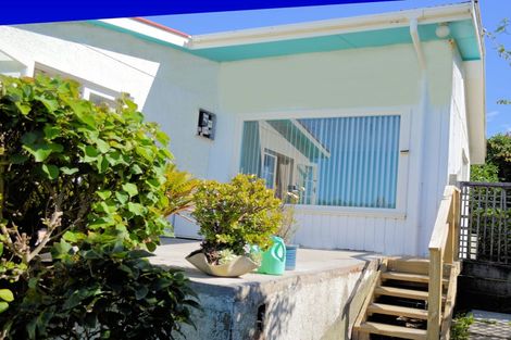 Photo of property in 18a-c Te Karuwha Parade, Paihia, 0200