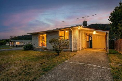 Photo of property in 102 Pasadena Crescent, Totara Park, Upper Hutt, 5018