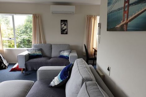 Photo of property in 33 Guadeloupe Crescent, Grenada Village, Wellington, 6037