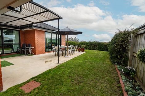 Photo of property in 14 Te Tiireke Drive, Glenview, Hamilton, 3206