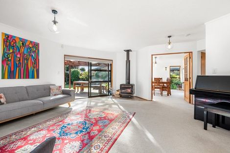 Photo of property in 8 Runanga Grove, Waikanae, 5036