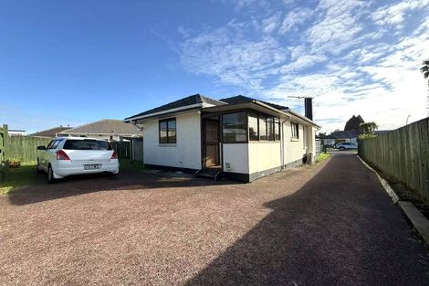 Photo of property in 6 Durham Street, Te Atatu Peninsula, Auckland, 0610