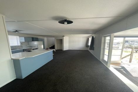 Photo of property in 5 Birdie Place, Red Beach, 0932