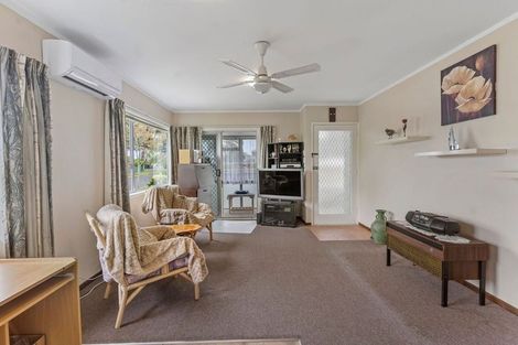 Photo of property in 1/6 Honey Place, Weymouth, Auckland, 2103