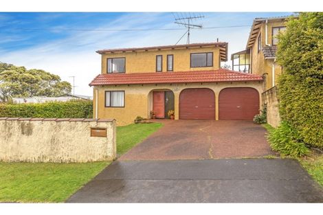 Photo of property in 2/66 Ocean View Road, Northcote, Auckland, 0627