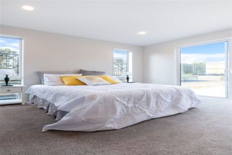 Photo of property in 13 Barrique Road, Kumeu, 0810