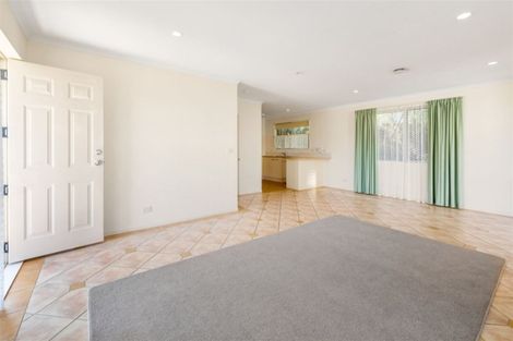 Photo of property in 28 View Ridge Drive, Ranui, Auckland, 0612
