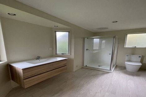 Photo of property in 28 Hinton Place, Weymouth, Auckland, 2103