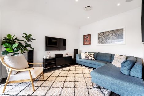 Photo of property in 2/11 Hart Road, Hauraki, Auckland, 0622