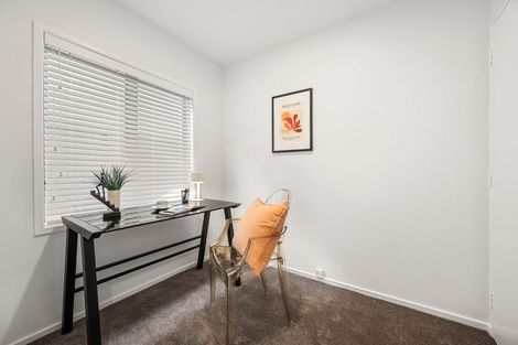 Photo of property in 93a Kelburn Parade, Kelburn, Wellington, 6012