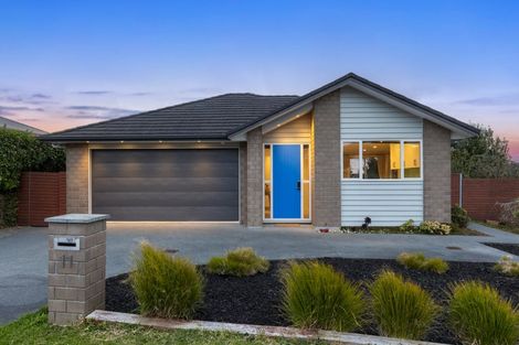 Photo of property in 11 Ian Gordon Lane, Orewa, 0931