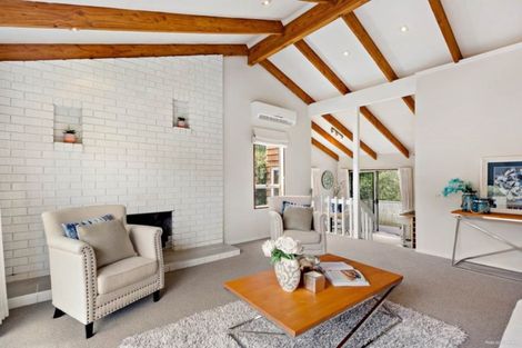 Photo of property in 62 Easton Park Parade, Glenfield, Auckland, 0629