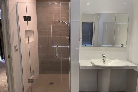 Photo of property in 8 Copperfield Terrace, Mellons Bay, Auckland, 2014