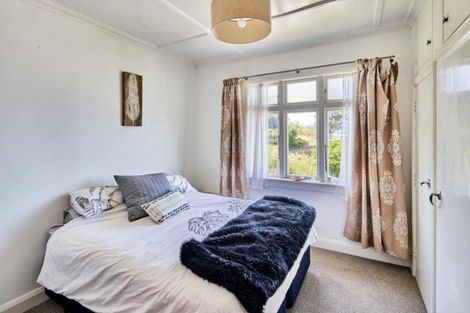 Photo of property in 17 Oku Street, Island Bay, Wellington, 6023