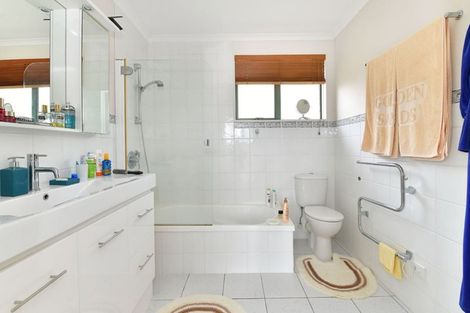 Photo of property in 11 Parkwood Crescent, Gulf Harbour, Whangaparaoa, 0930