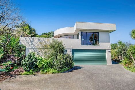 Photo of property in 13 Jelas Road, Red Beach, 0932