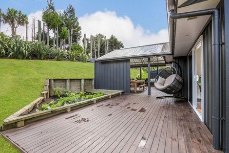 Photo of property in 14 Gavinike Place, Waimauku, 0812