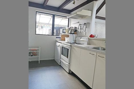 Photo of property in 2/52 Heathcote Road, Castor Bay, Auckland, 0620