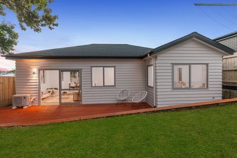 Photo of property in 19a Wylie Avenue, Sunnynook, Auckland, 0620