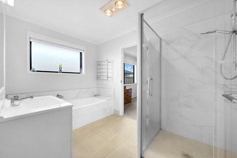 Photo of property in 12 Leathem Crescent, Pokeno, 2402